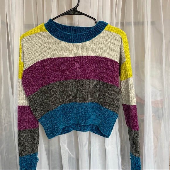 Luv Lane Cropped Sweater - Picture 3 of 3